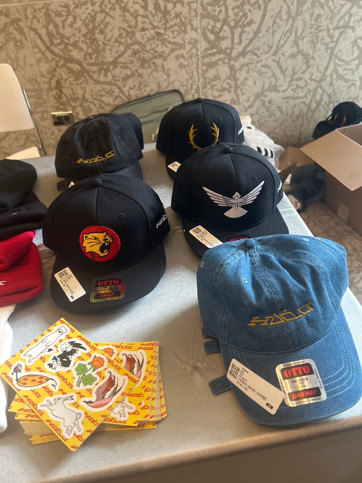 Caps