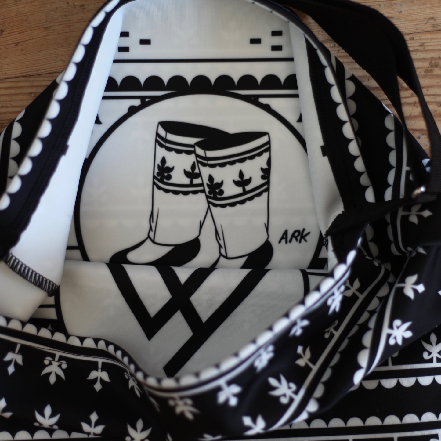 AKPALIAPIK KAMIIK PATTERN PUUQATTAQ
