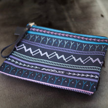 COLOURFUL KAKINNIIT CLUTCH