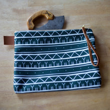 GREEN KAKINNIIT CLUTCH