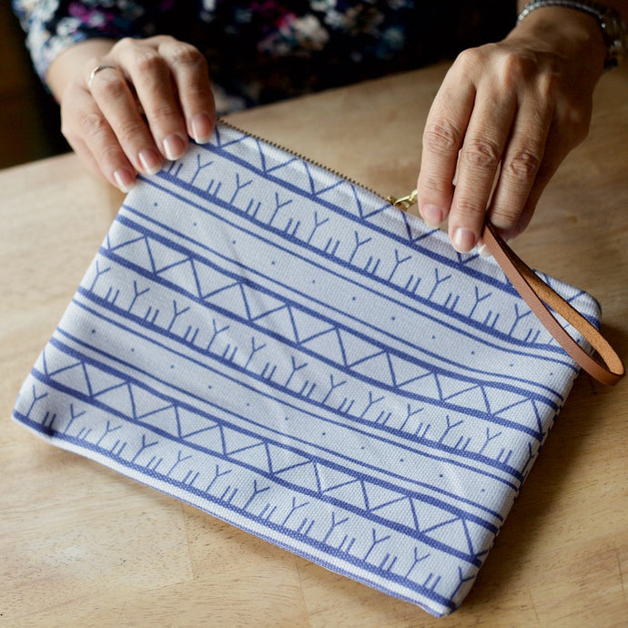 WHITE KAKINNIIT CLUTCH