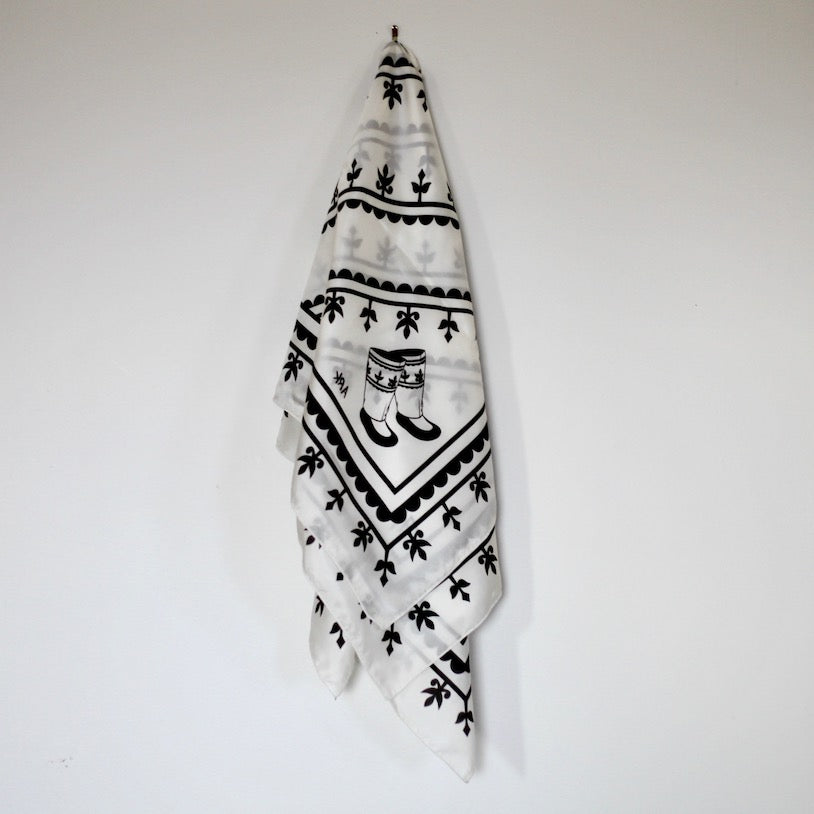 AKPALIAPIK KAMIIK SCARF (WHITE)
