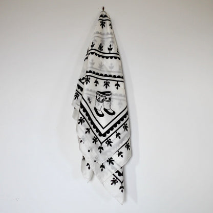 AKPALIAPIK KAMIIK SCARF (WHITE)