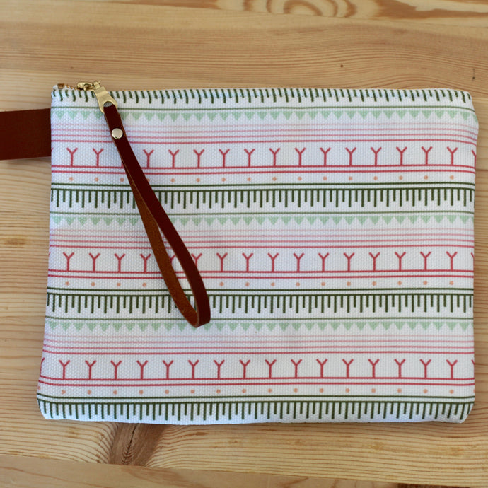 AUJAQ KAKINNIIT CLUTCH