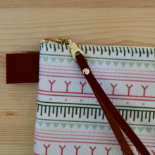AUJAQ KAKINNIIT CLUTCH