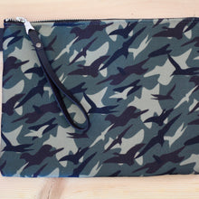 CAMO CLUTCH