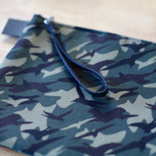 CAMO CLUTCH