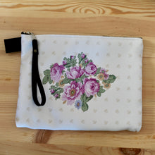 UKIUQ PIRUQHIAT CLUTCH