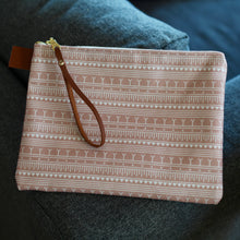 QIKUQ KAKINNIIT CLUTCH