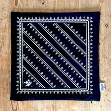 REVERSIBLE KAMIIK PATTERN CUSHION COVER (BLACK)