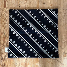 REVERSIBLE KAMIIK PATTERN CUSHION COVER (BLACK)
