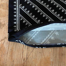 REVERSIBLE KAMIIK PATTERN CUSHION COVER (BLACK)