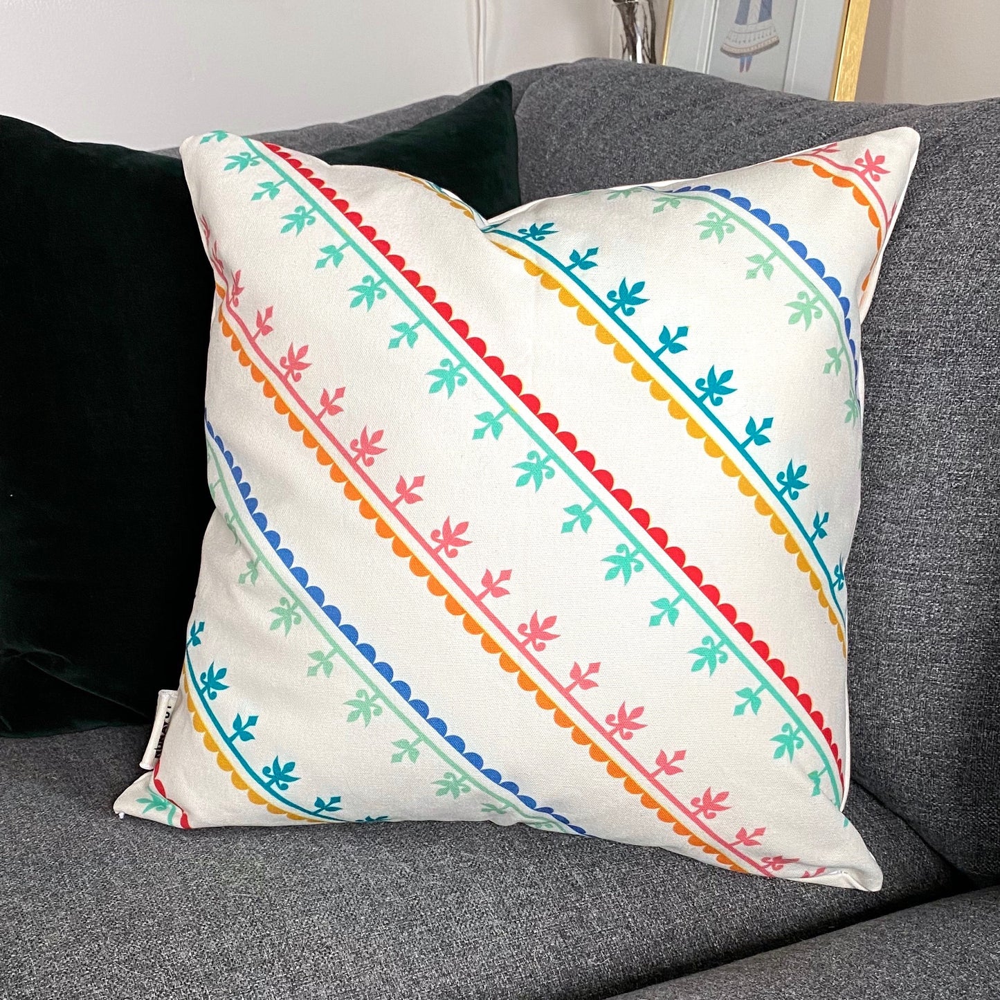 KAMIIK PATTERN CUSHION COVER (COLOUR)