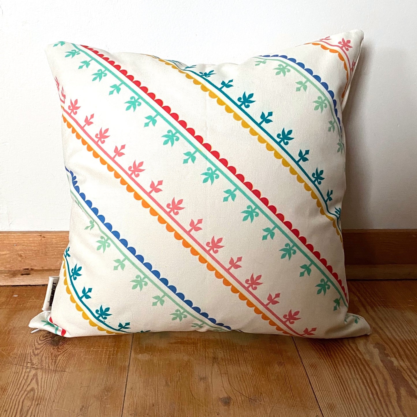 KAMIIK PATTERN CUSHION COVER (COLOUR)