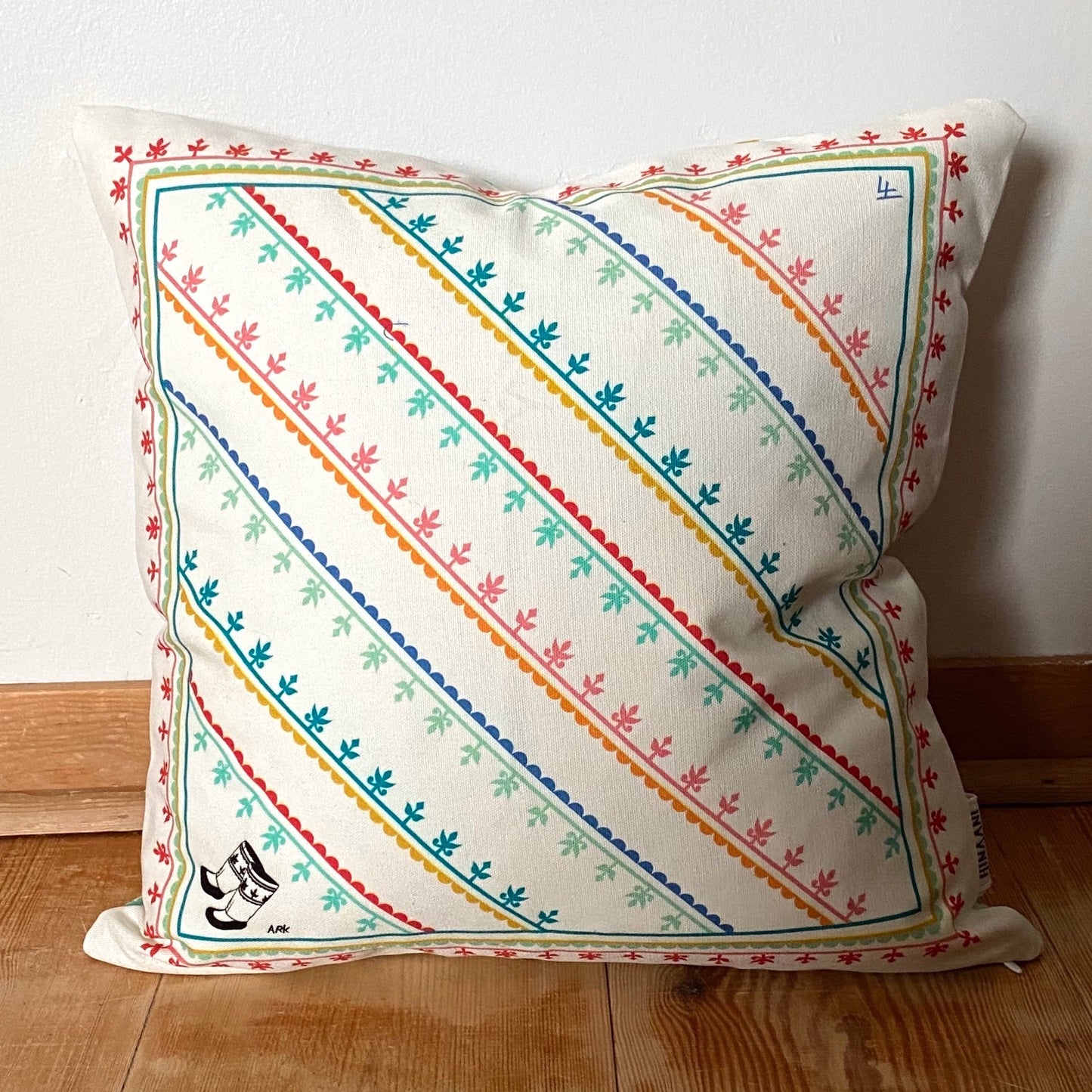 KAMIIK PATTERN CUSHION COVER (COLOUR)