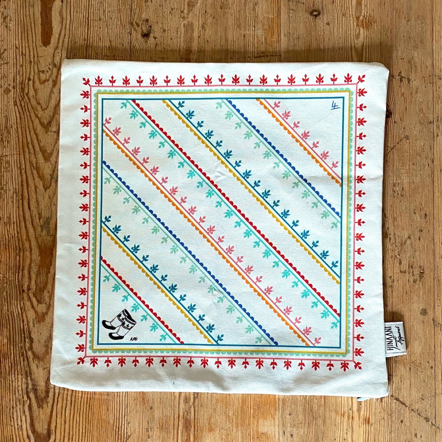 KAMIIK PATTERN CUSHION COVER (COLOUR)