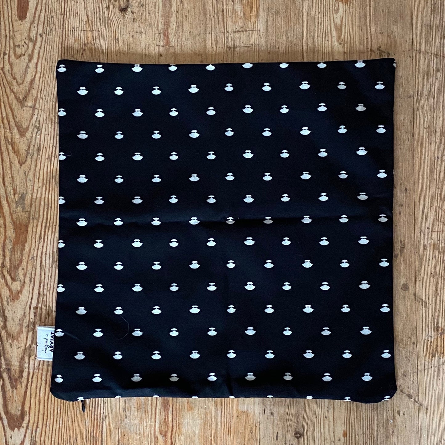 ULU-KAKINNIIT CUSHION COVER (BLACK)