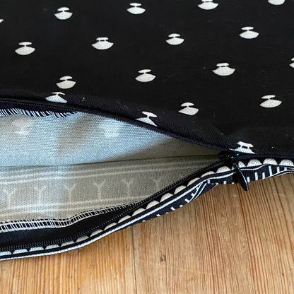 ULU-KAKINNIIT CUSHION COVER (BLACK)
