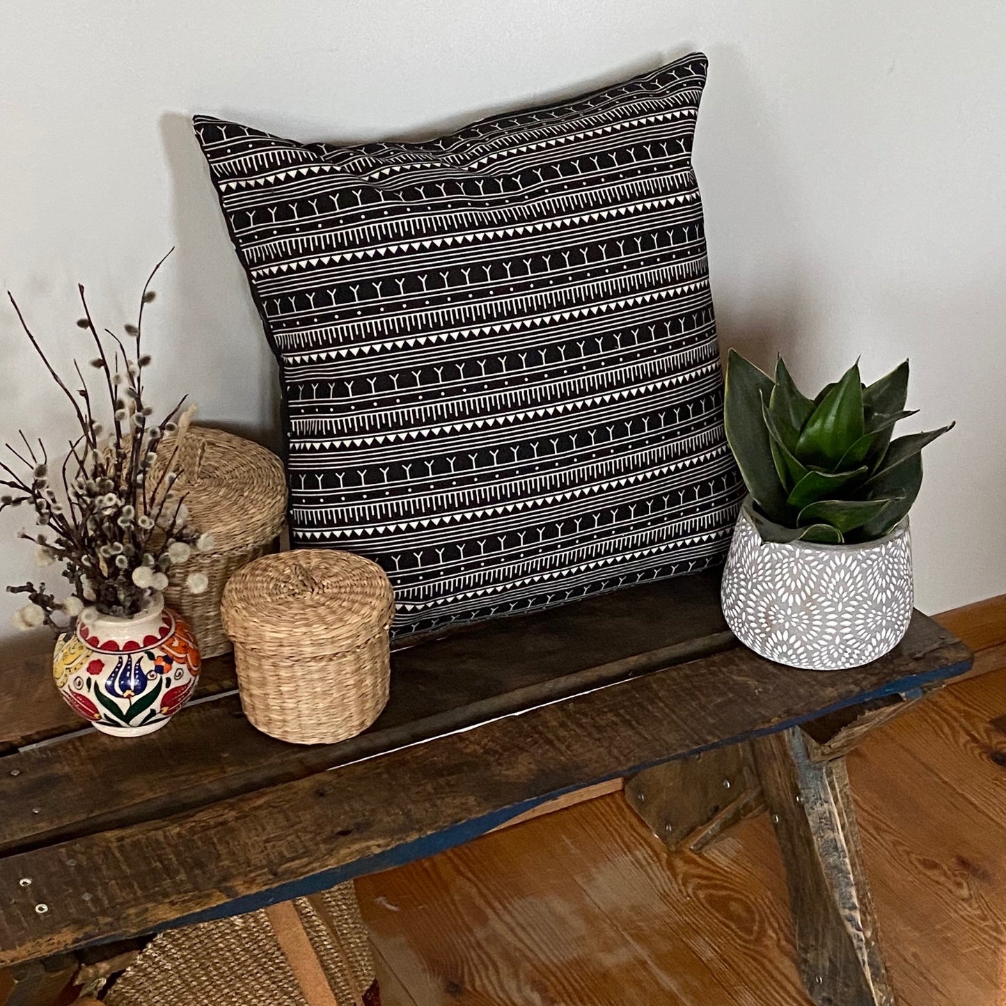 ULU-KAKINNIIT CUSHION COVER (BLACK)
