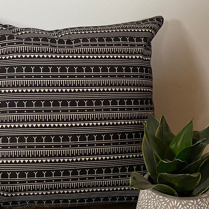 ULU-KAKINNIIT CUSHION COVER (BLACK)