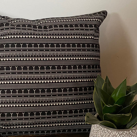 ULU-KAKINNIIT CUSHION COVER (BLACK)