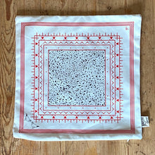 REVERSIBLE AQIGGIQ CUSHION COVER