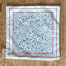 REVERSIBLE AQIGGIQ CUSHION COVER